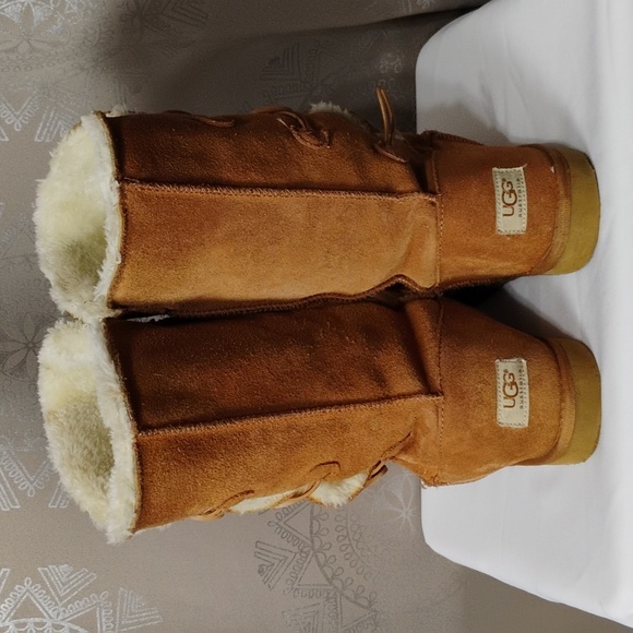 BRAND: UGGS - SIZE: W9 (See ALL Pics) - Picture 4 of 8